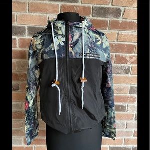 Qing Yuan Shui Boys Nylon Wind breaker size L-NWT